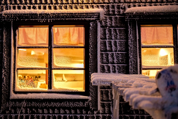 窓が多いと、冬寒い家になってしまう